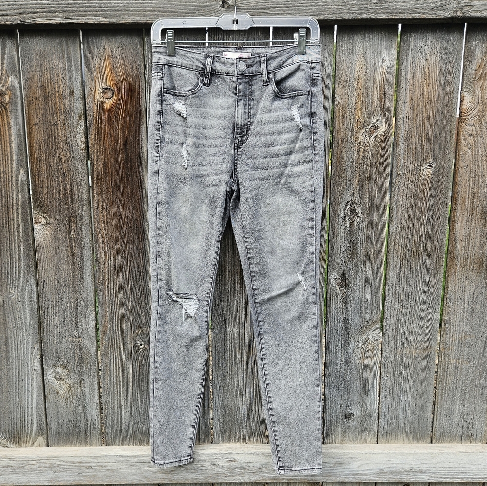 Distressed Gray Women's Jeggings
